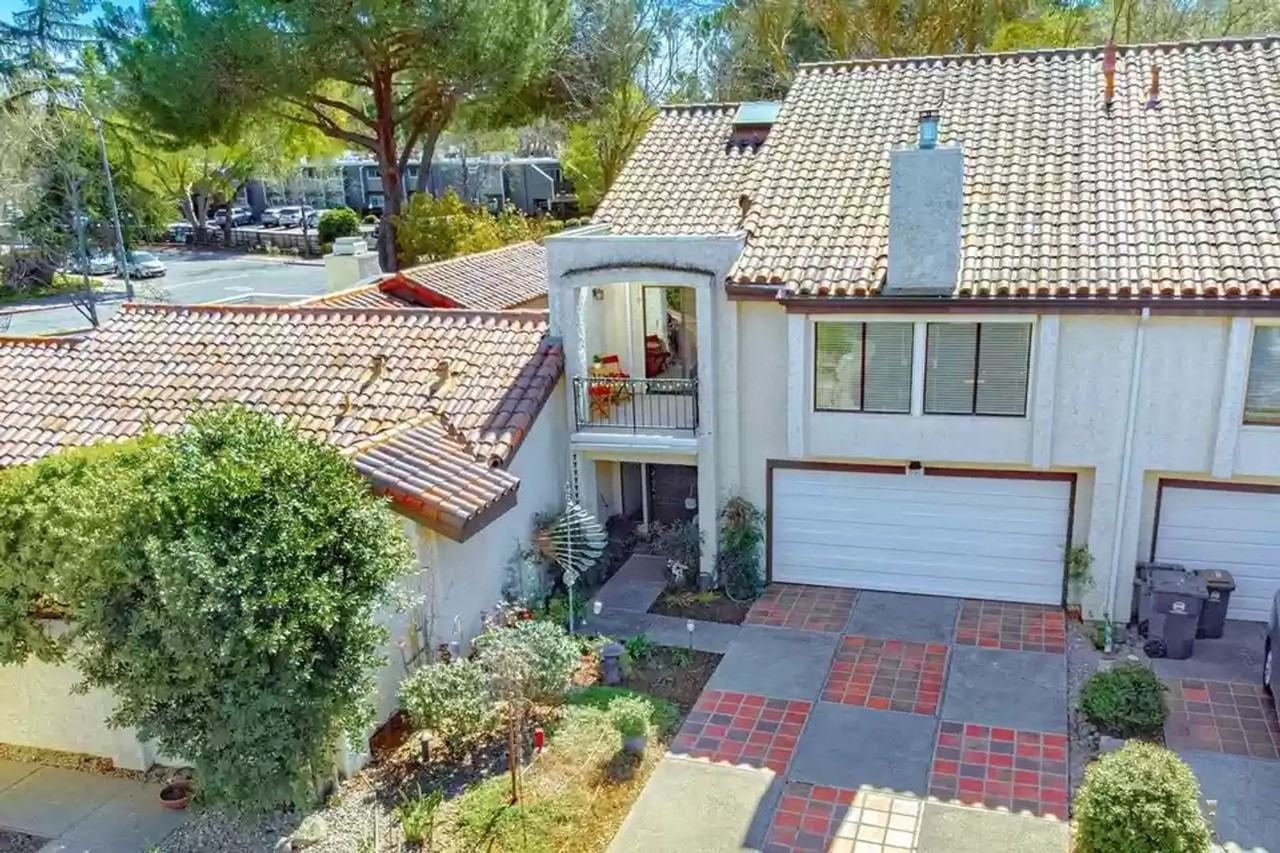 861 Lake Terrace Cir - Photo 4 of 33