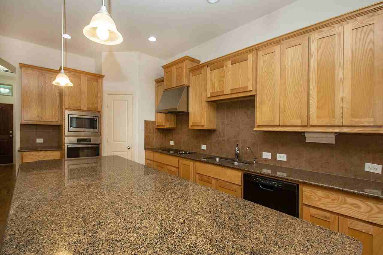 1212 Naples Dr - Photo 3 of 28