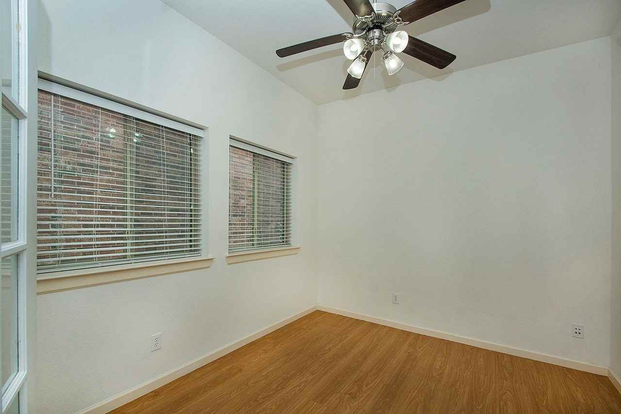 1212 Naples Dr - Photo 5 of 28