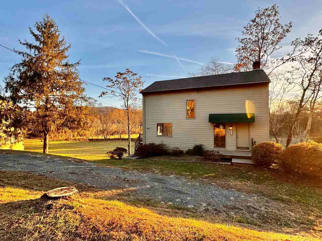 2442 Red Hill Rd - Photo 2 of 27