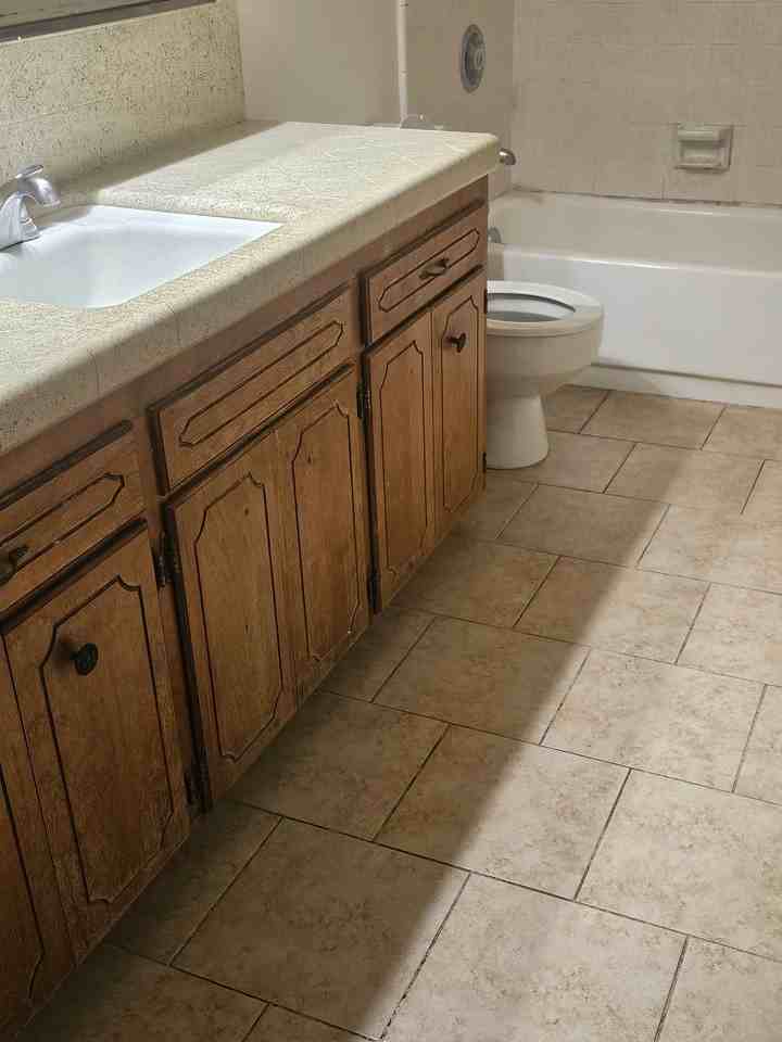 1090 N. BATES AVE - Photo 3 of 11