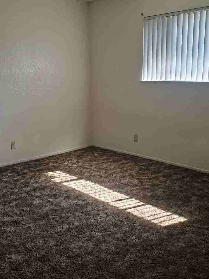 1090 N. BATES AVE - Photo 5 of 11