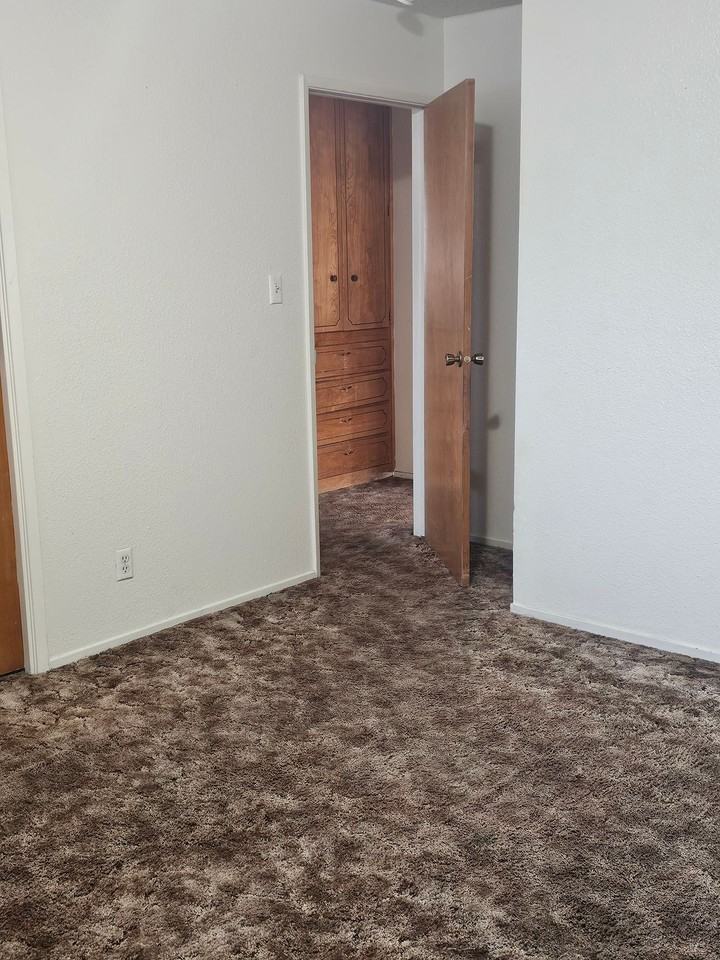 1090 N. BATES AVE - Photo 7 of 11