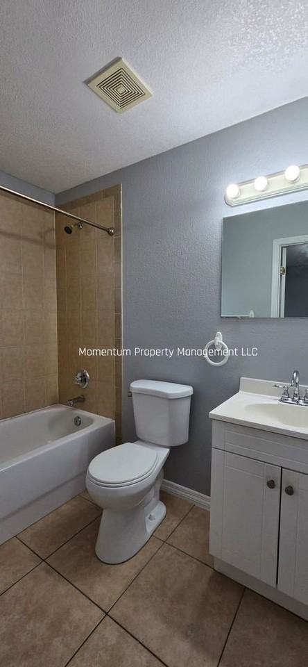 1708 E Genesee St - Photo 6 of 9