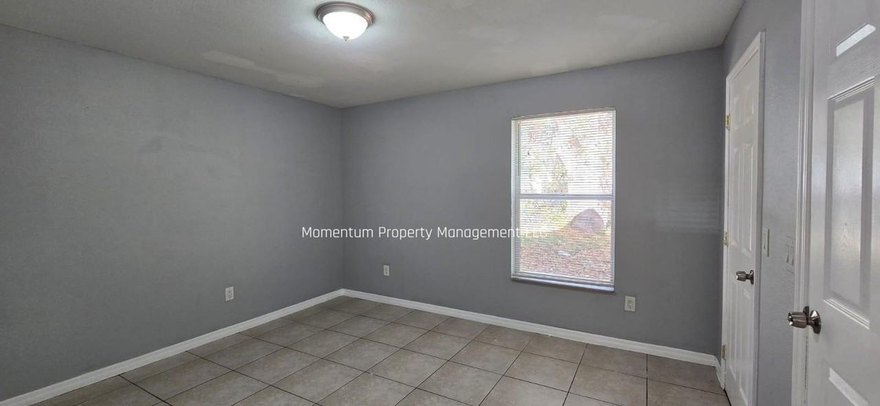 1708 E Genesee St - Photo 7 of 9