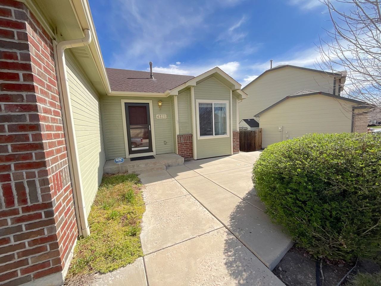 4325 Poplar Brook Dr - Photo 4 of 26