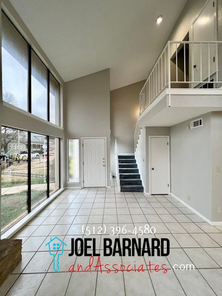 202 Scott St - Photo 3 of 25