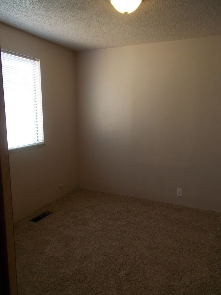 120 Terminal Ave - Photo 6 of 15