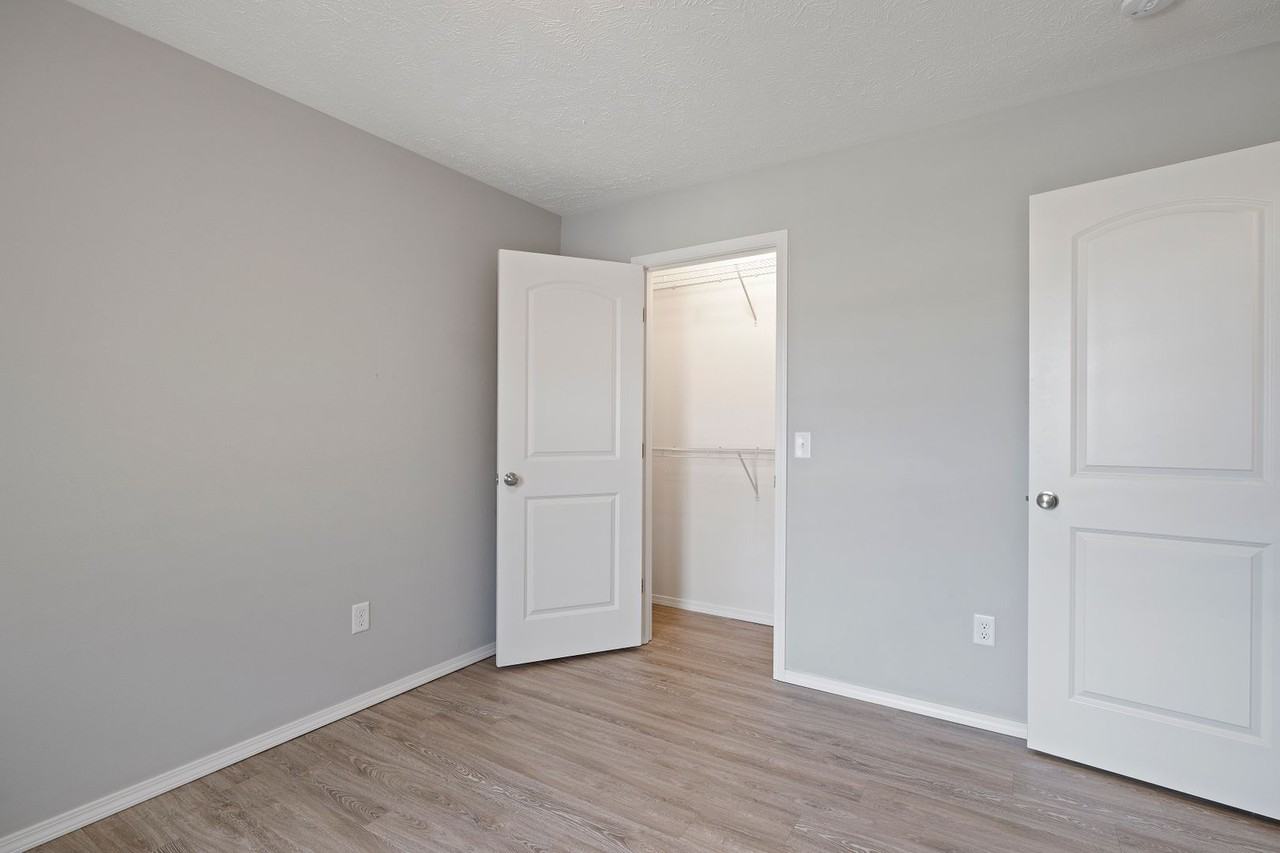 598 W Danielle St - Photo 3 of 15