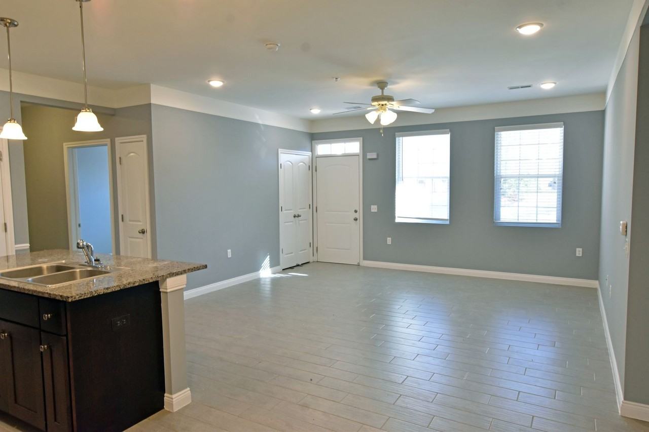 8528 Grove Dr - Photo 3 of 33