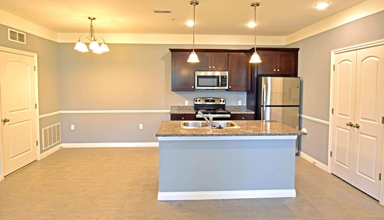 8528 Grove Dr - Photo 4 of 33