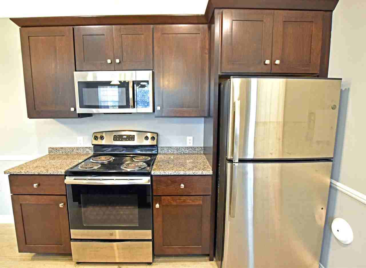 8528 Grove Dr - Photo 6 of 33