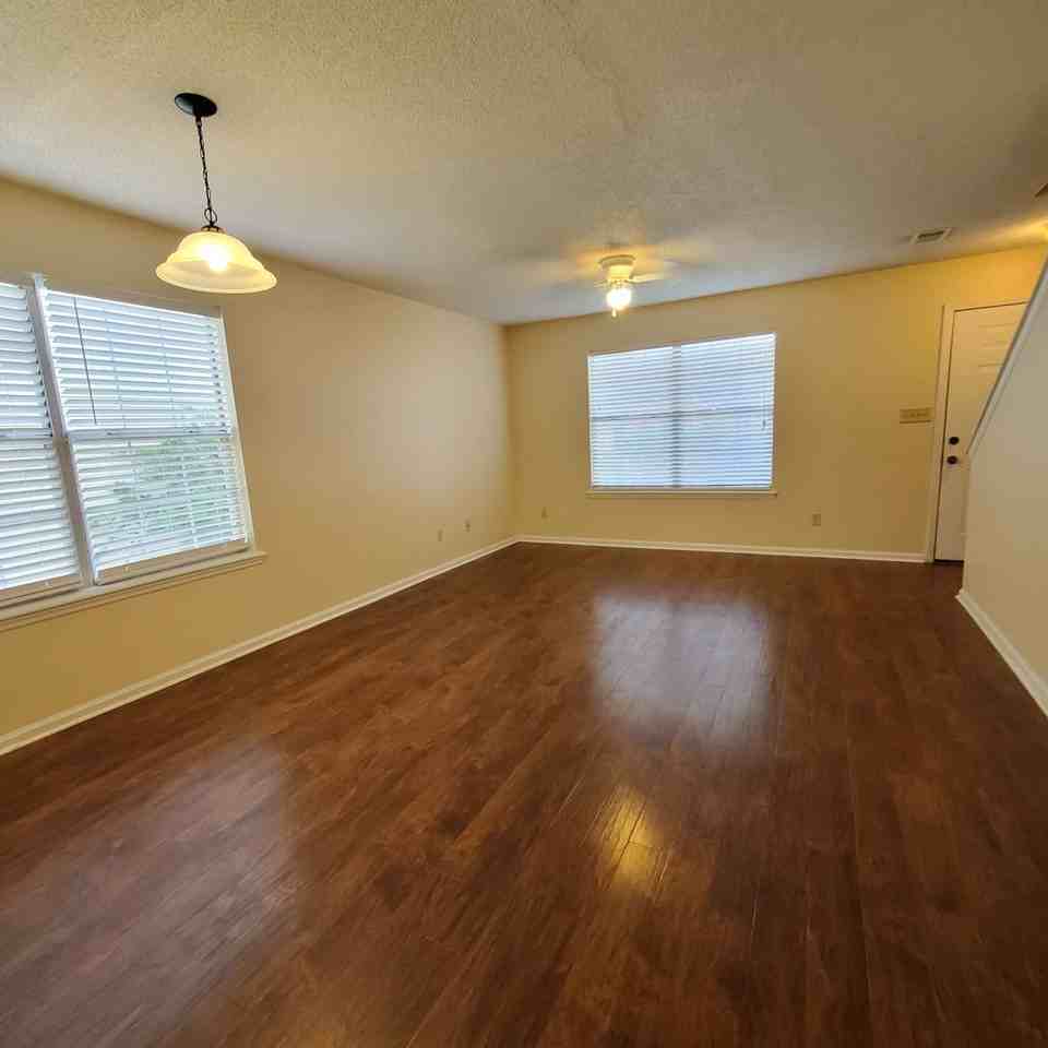 341 Brookfield Rd - Photo 2 of 15