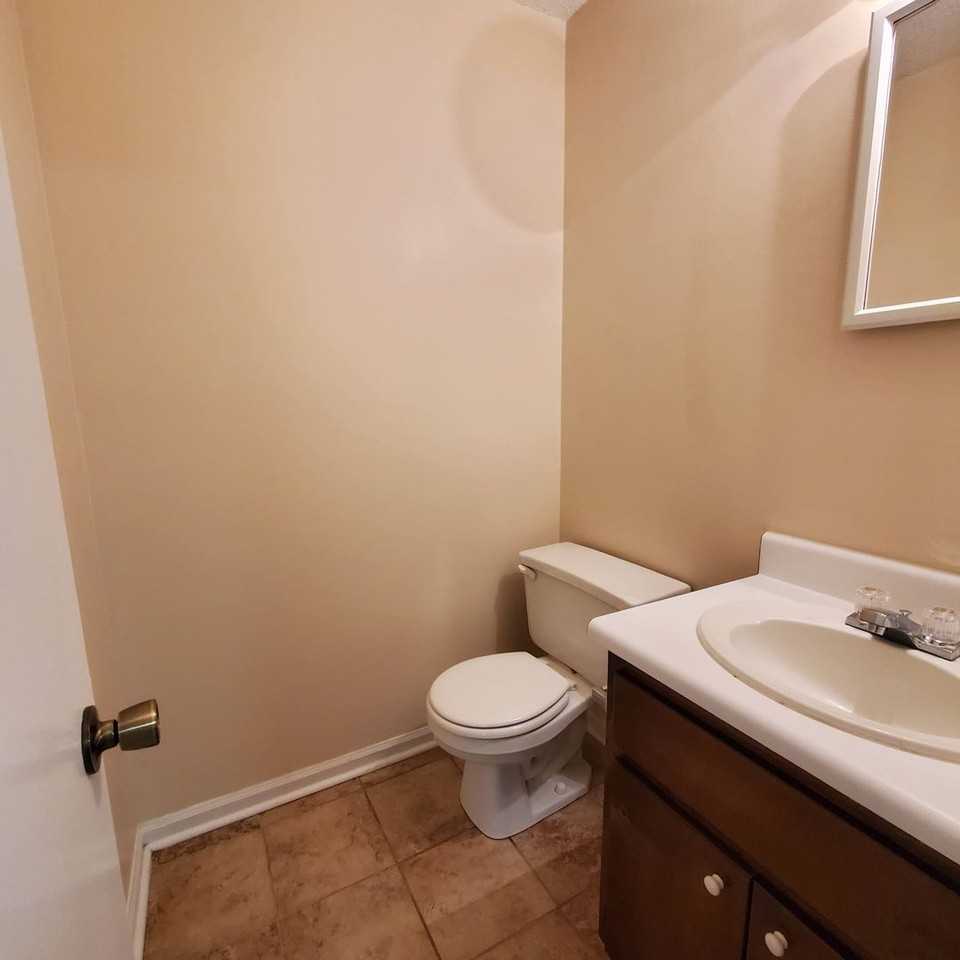 341 Brookfield Rd - Photo 4 of 15