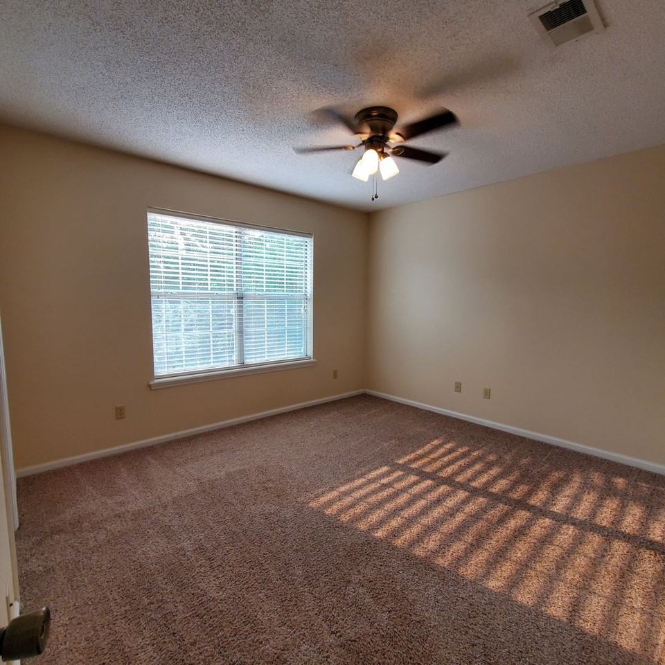 341 Brookfield Rd - Photo 7 of 15