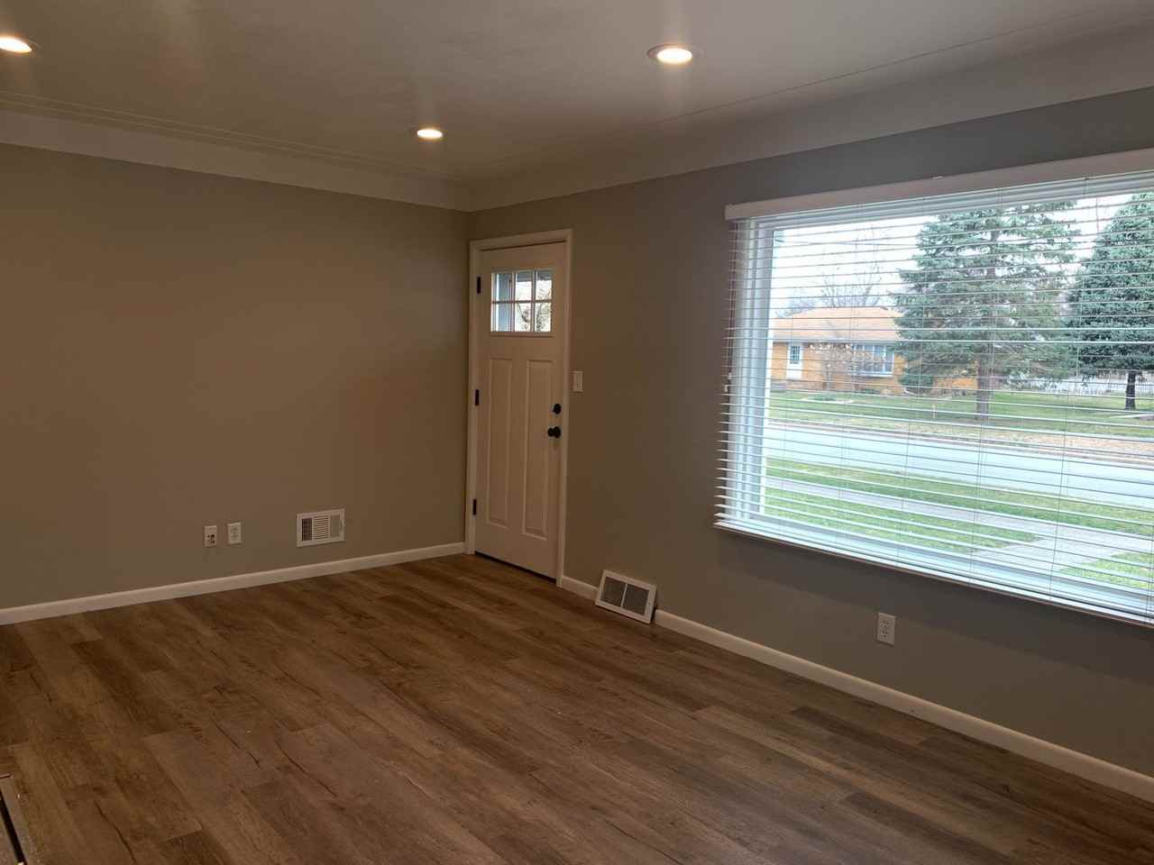 3686 Lee St - Photo 3 of 29