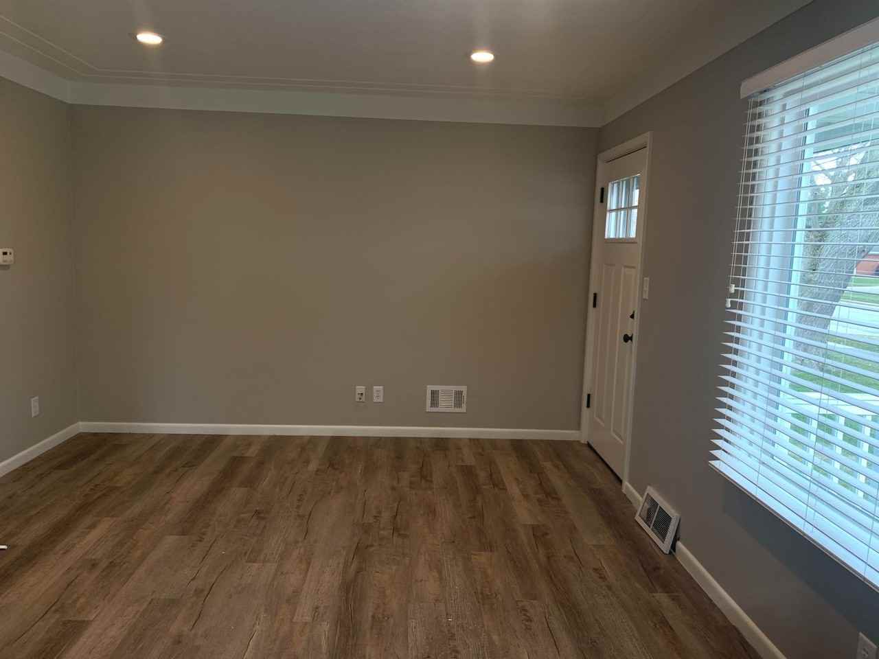 3686 Lee St - Photo 4 of 29