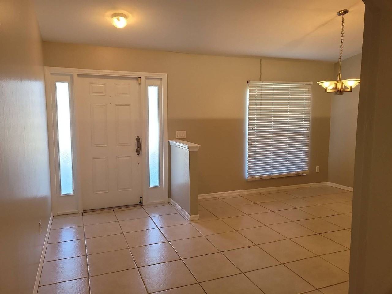 1702 Ne 33rd St - Photo 3 of 32