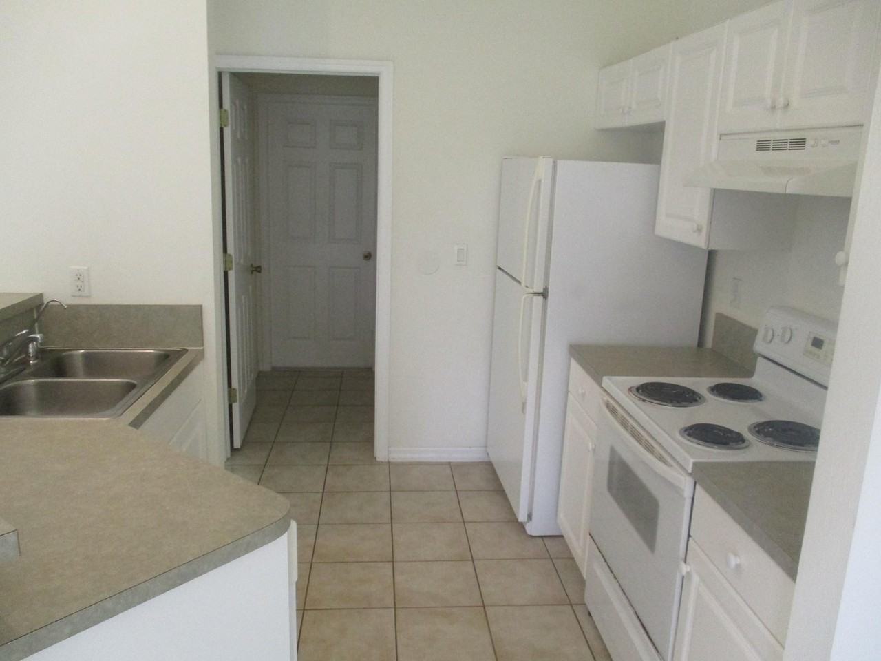 1426 Nw 12th St - Photo 2 of 13