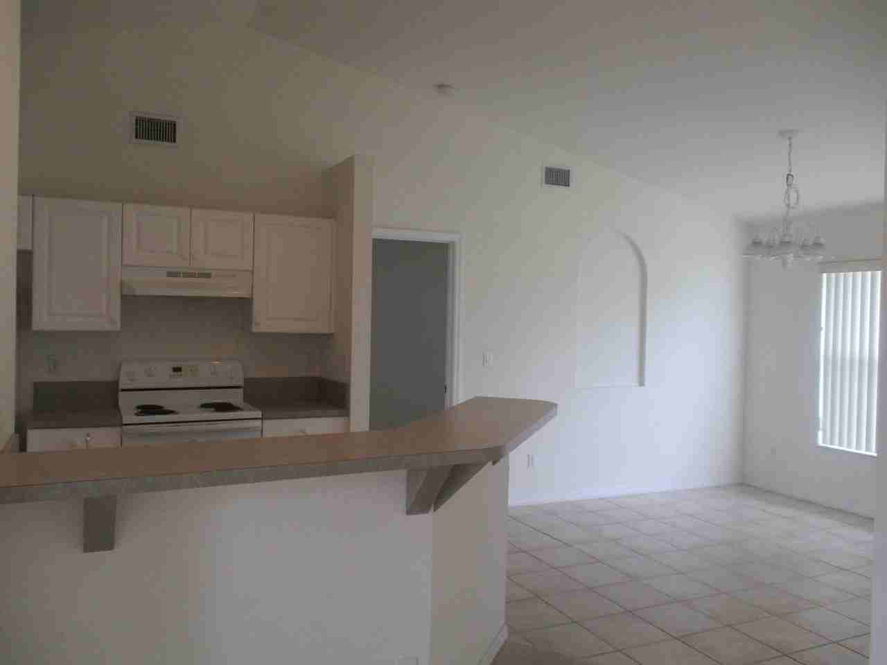 1426 Nw 12th St - Photo 3 of 13