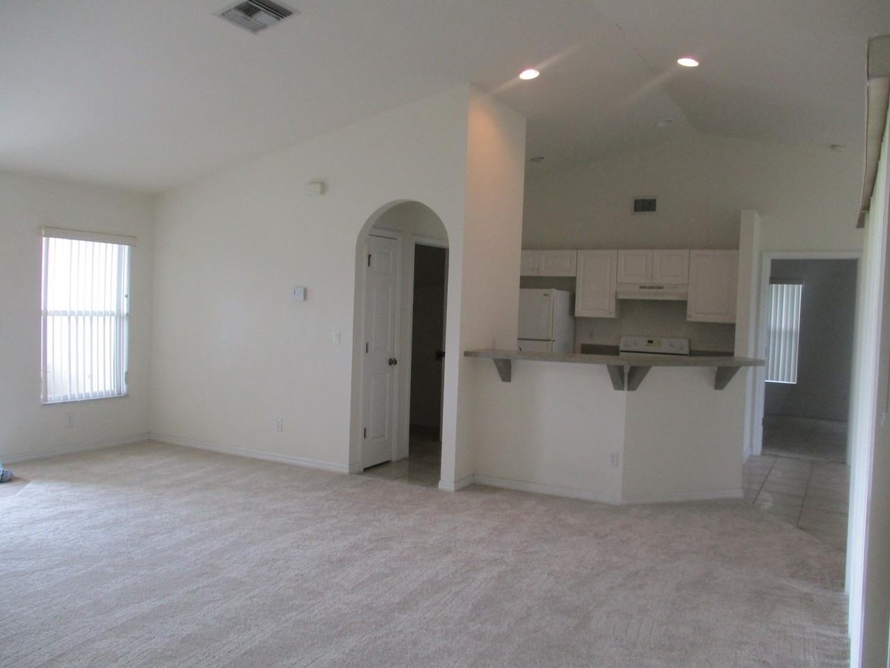 1426 Nw 12th St - Photo 4 of 13