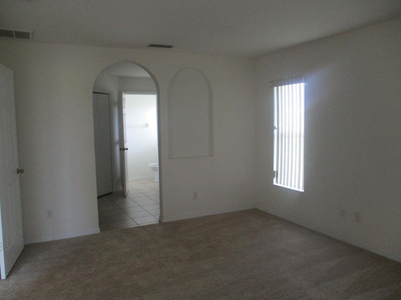 1426 Nw 12th St - Photo 6 of 13