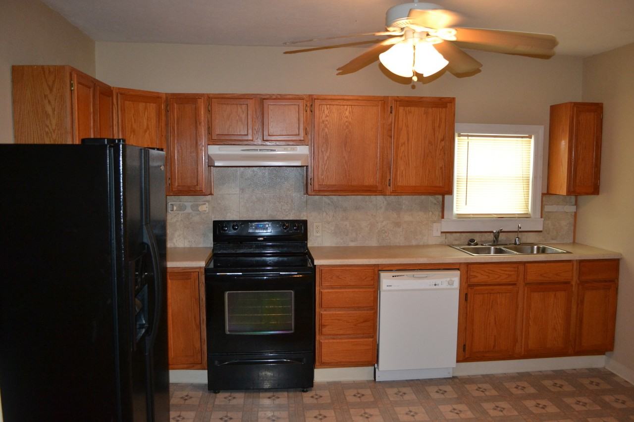 813 Lincoln Ave - Photo 2 of 50