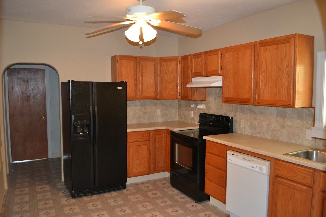 813 Lincoln Ave - Photo 3 of 50