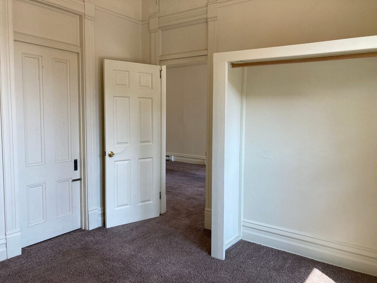 1458 Ferry St - Photo 5 of 26