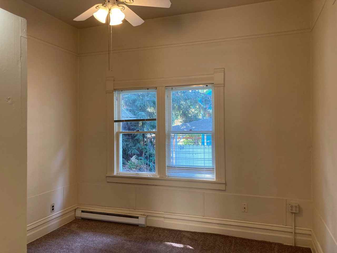 1458 Ferry St - Photo 6 of 26