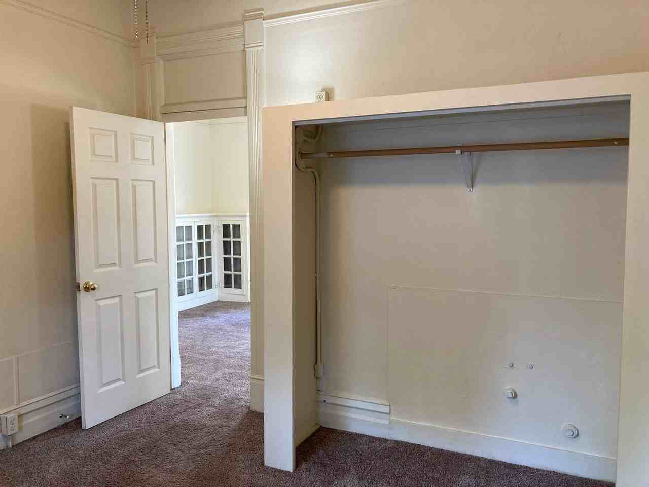 1458 Ferry St - Photo 7 of 26