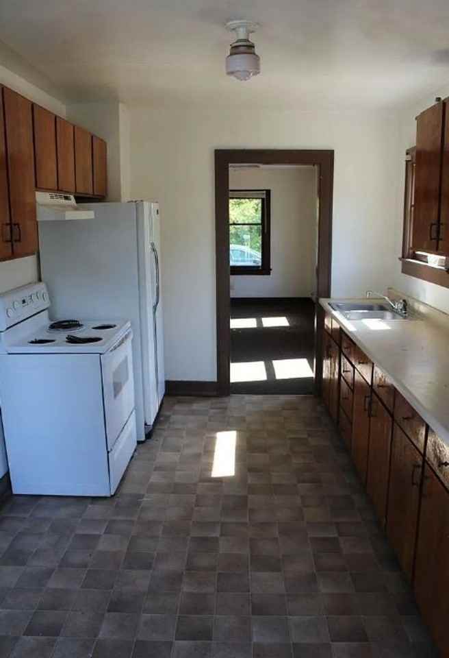 1109 Humboldt St - Photo 4 of 24