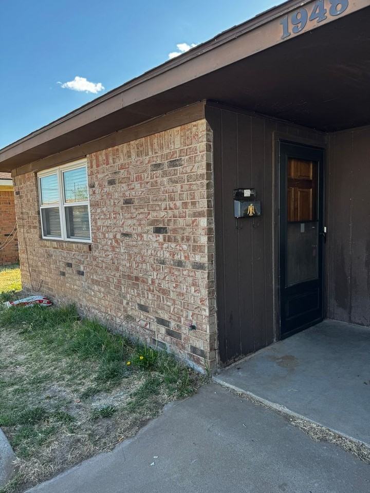 1948 Howard Dr - Photo 3 of 16