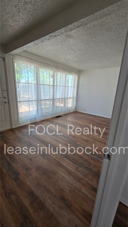 2726 68th St - Photo 2 of 17