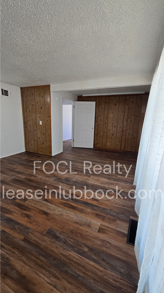 2726 68th St - Photo 4 of 17