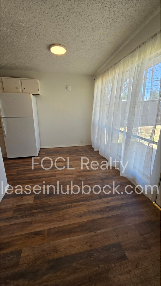 2726 68th St - Photo 5 of 17