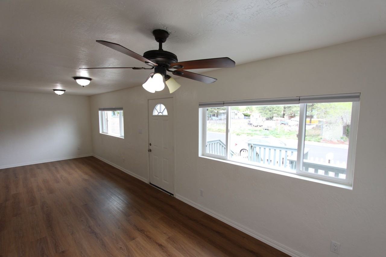 2617 N East St - Photo 5 of 30