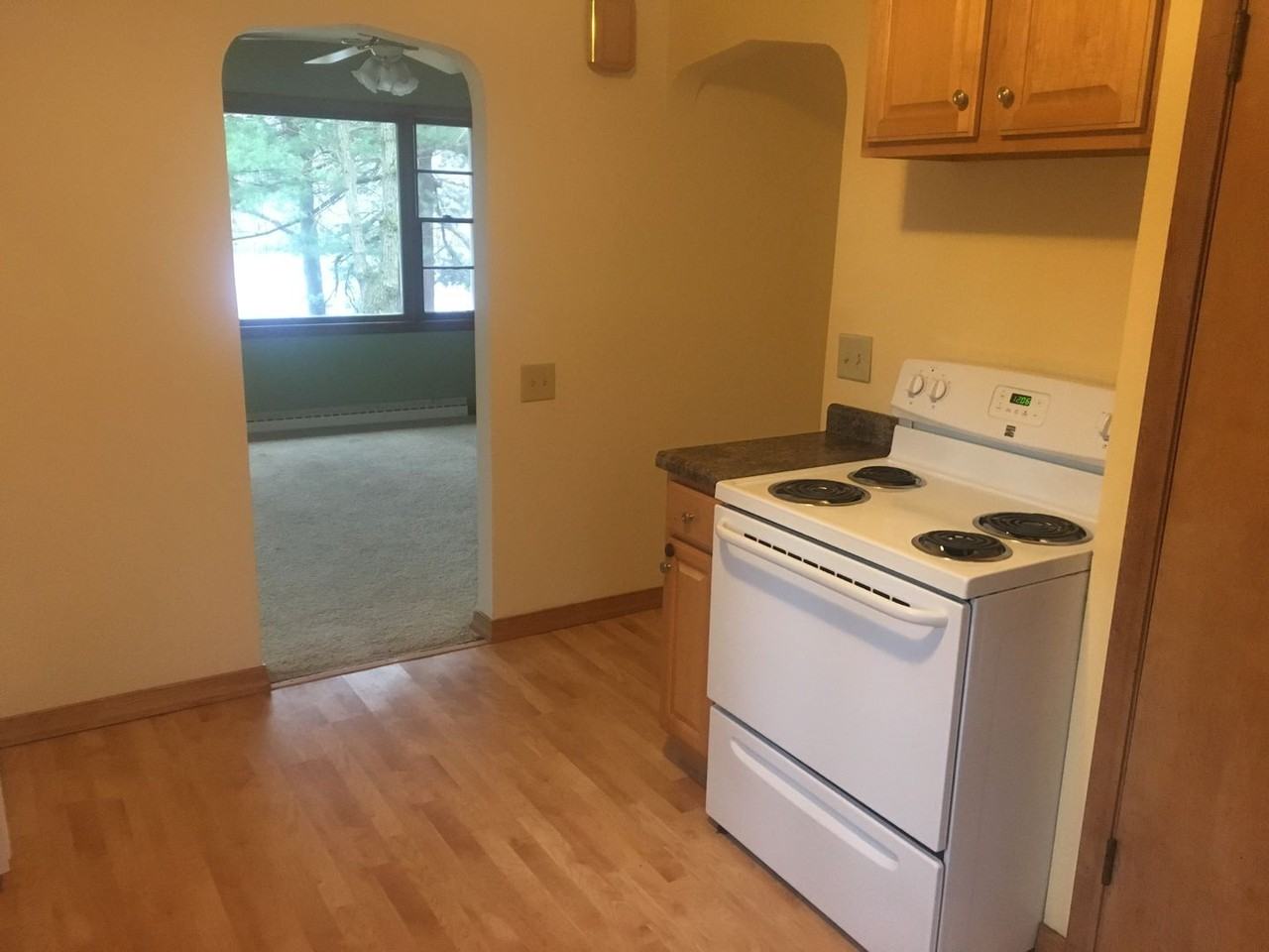 3320 Riverview Dr - Photo 3 of 10