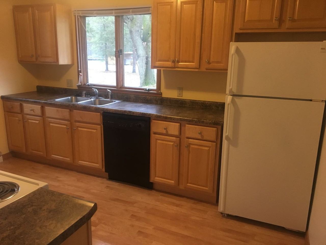 3320 Riverview Dr - Photo 4 of 10