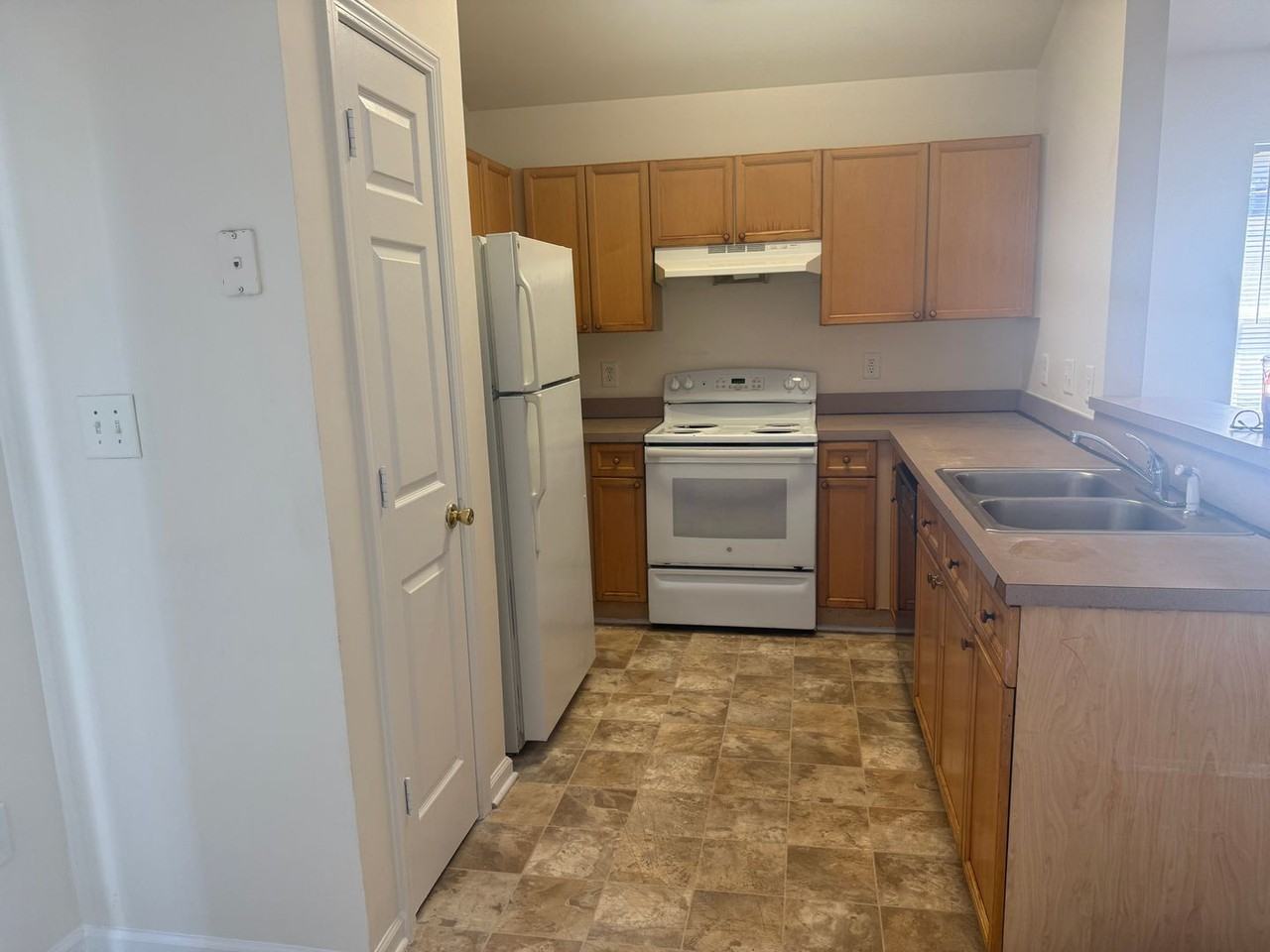 1131 Hannah Rae Ct - Photo 2 of 12