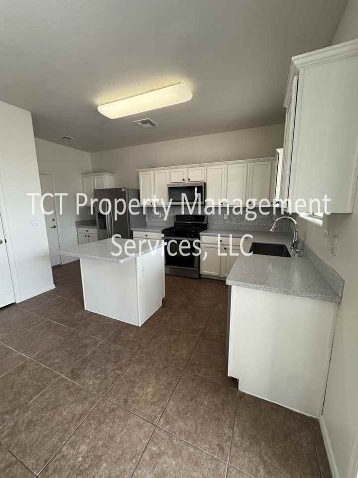 31304 N Cavalier Dr - Photo 4 of 17