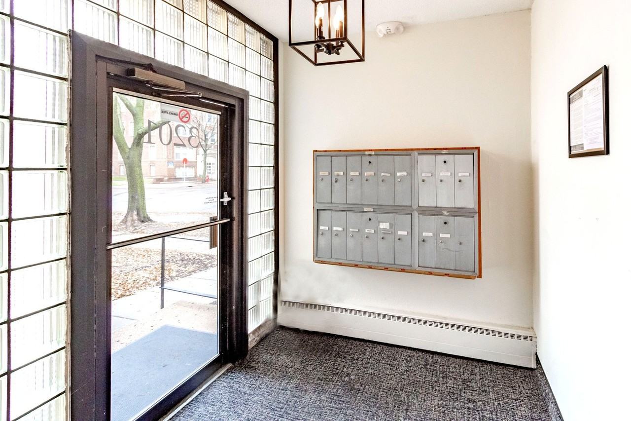 3201 Girard Ave S - Photo 2 of 3