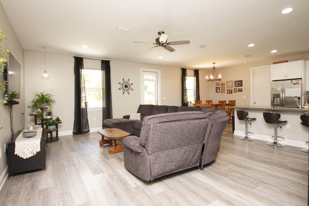 356 Chicago Ave - Photo 3 of 31