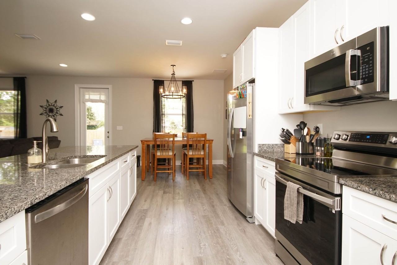 356 Chicago Ave - Photo 7 of 31