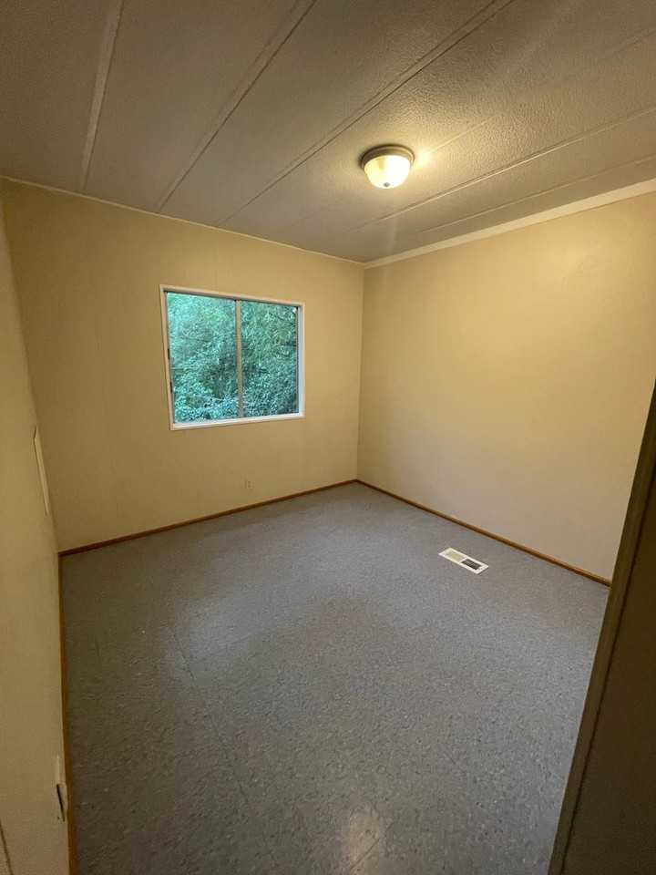 38031 Meyer Ave - Photo 4 of 9
