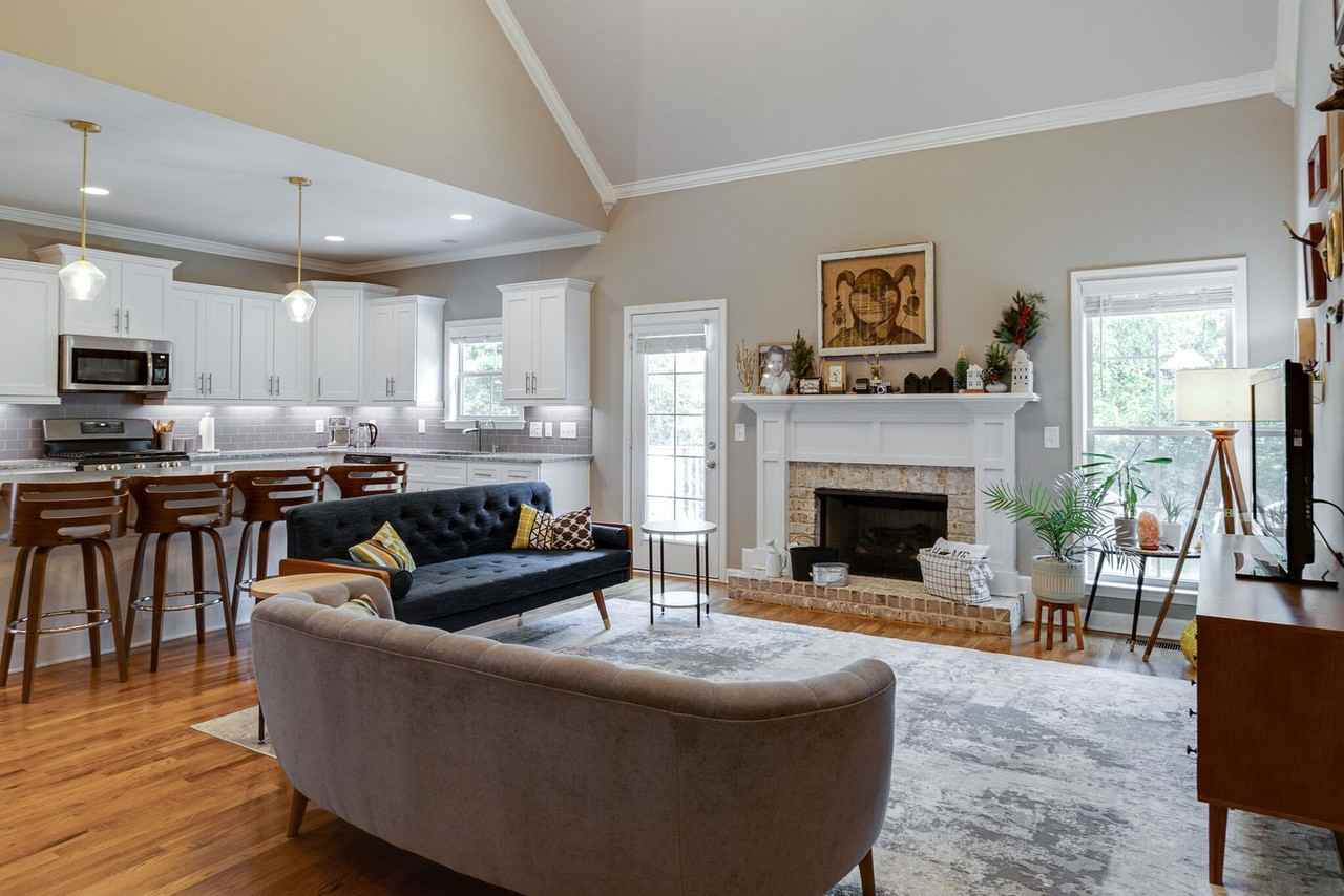 6043 Spade Dr - Photo 3 of 32