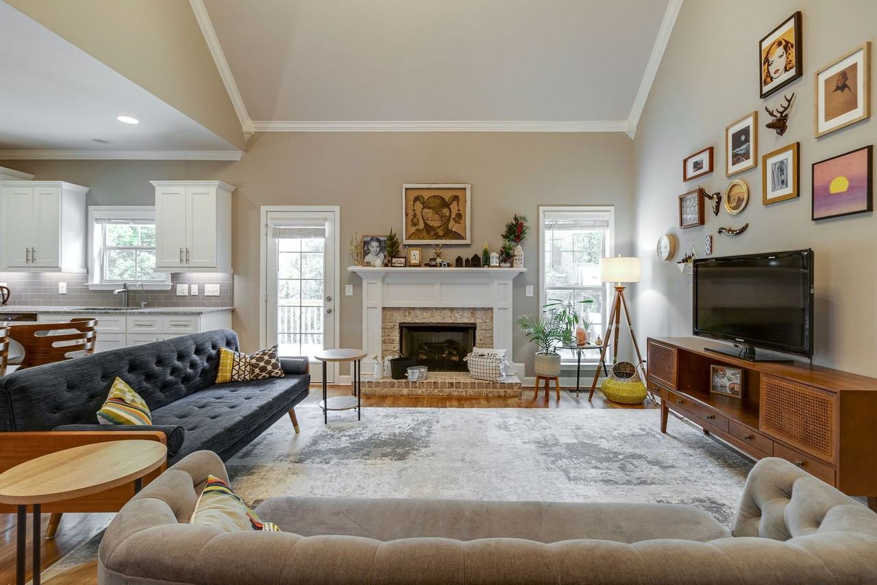 6043 Spade Dr - Photo 5 of 32