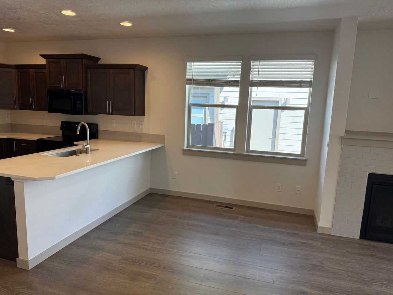 25 Ne Cessna Dr #1 - Photo 5 of 18