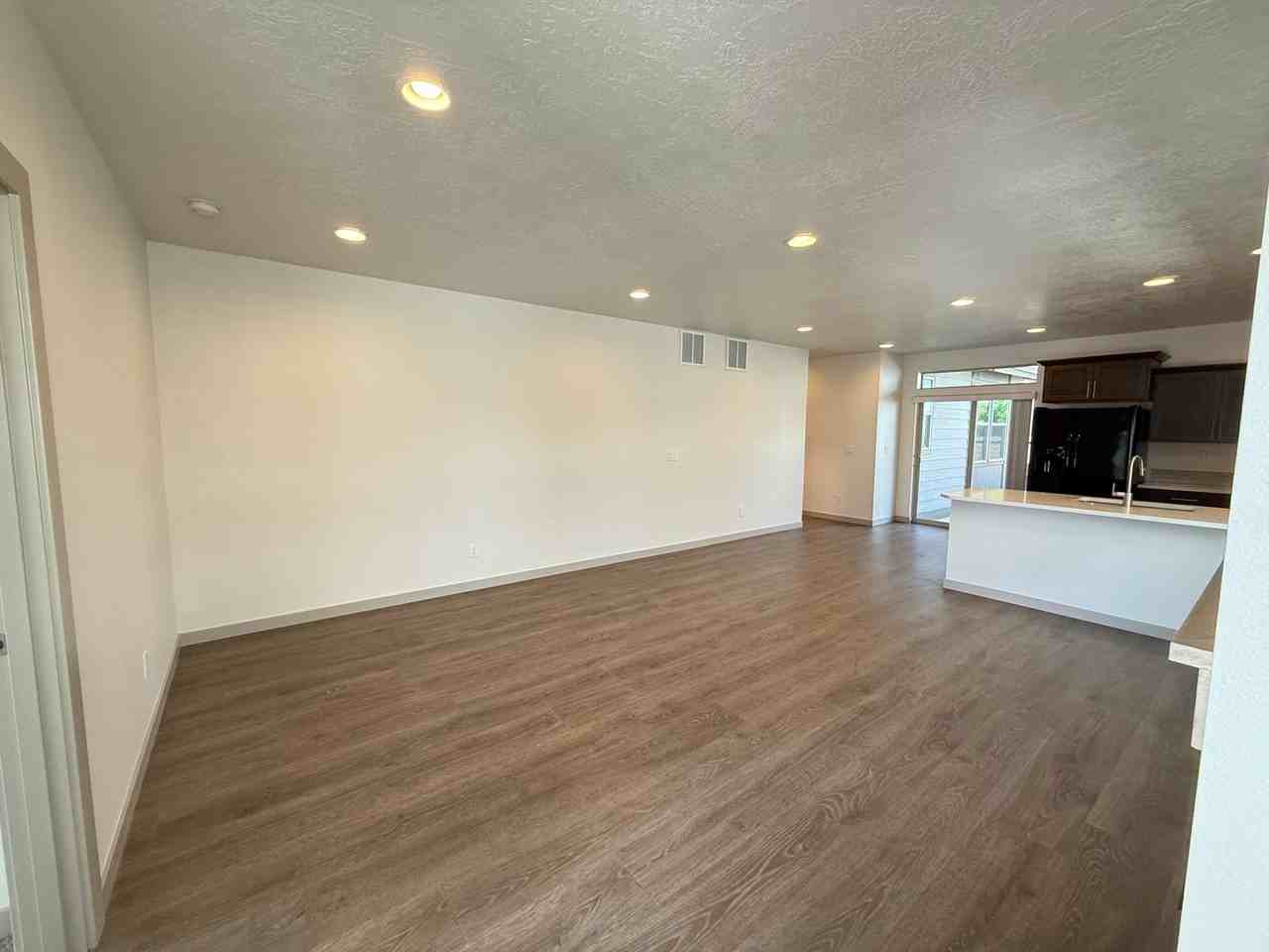 25 Ne Cessna Dr #1 - Photo 6 of 18