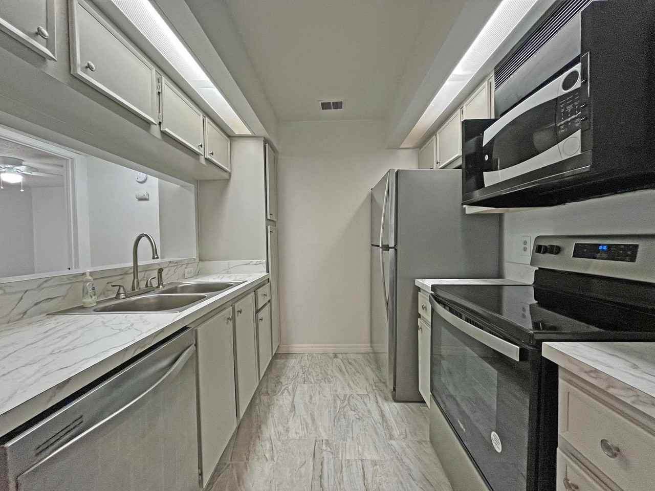 4207 Winding Moss Trl #208 - Photo 4 of 41